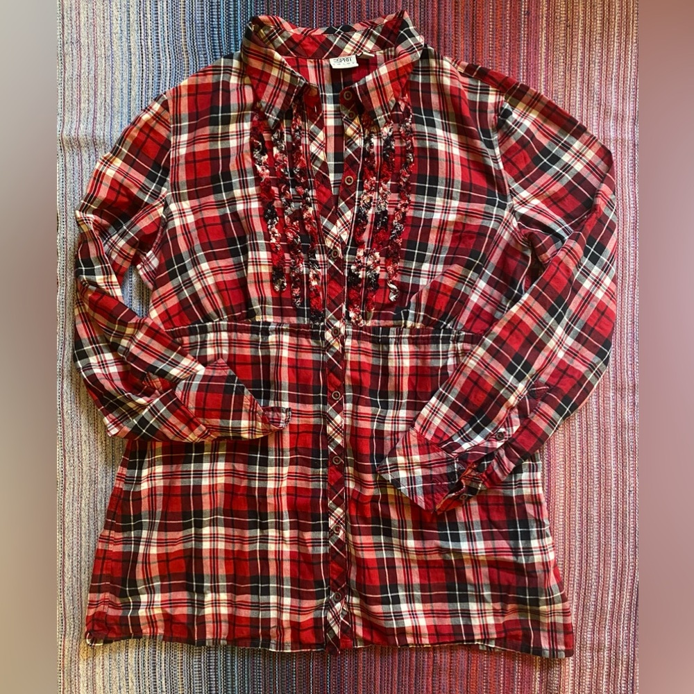 XL ESPRIT Elevated plaid shirt with ruffle detailing and empire waist.